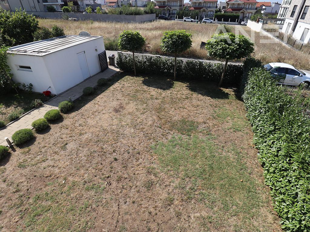Shtëpi me qira 300m² në Veternik