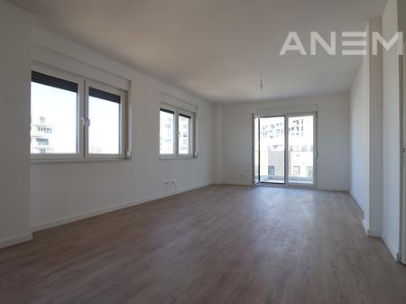 Zyre me qira me 4 hapësira pune te Kodrina