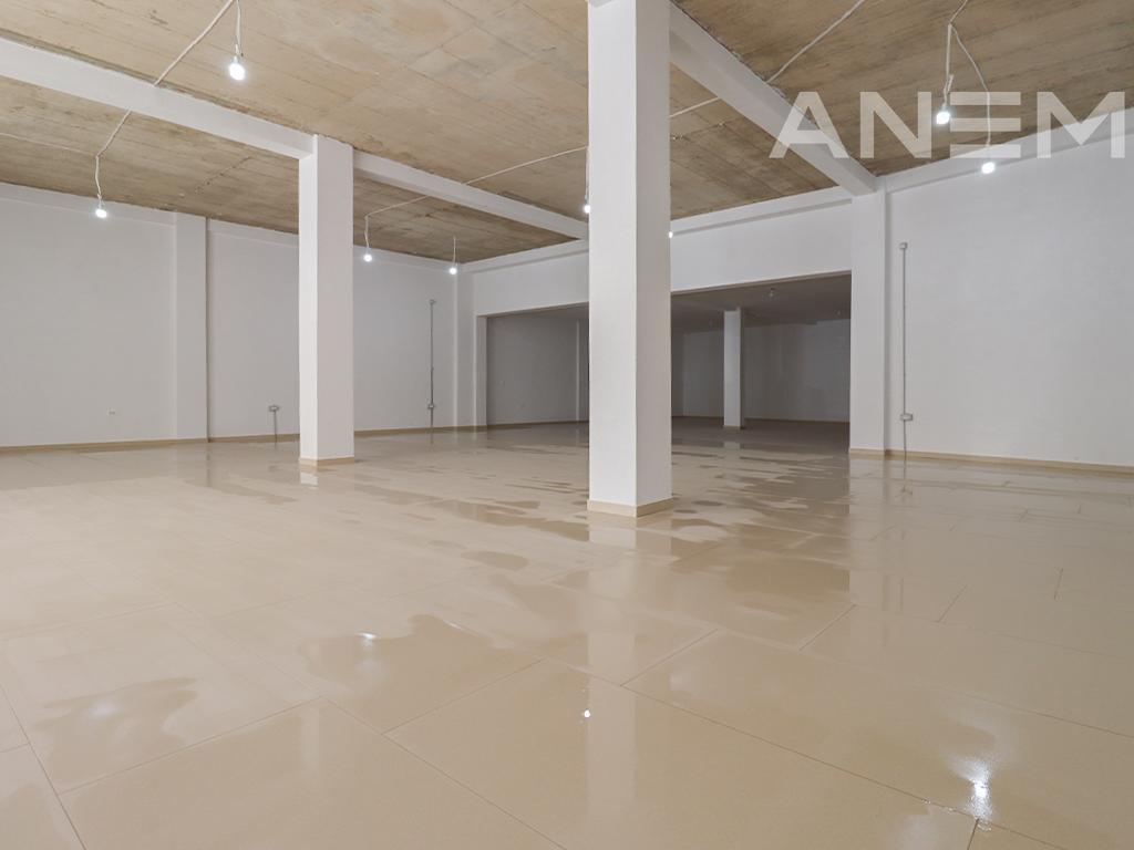 Objekt me qira 500m² në Taukbahçe
