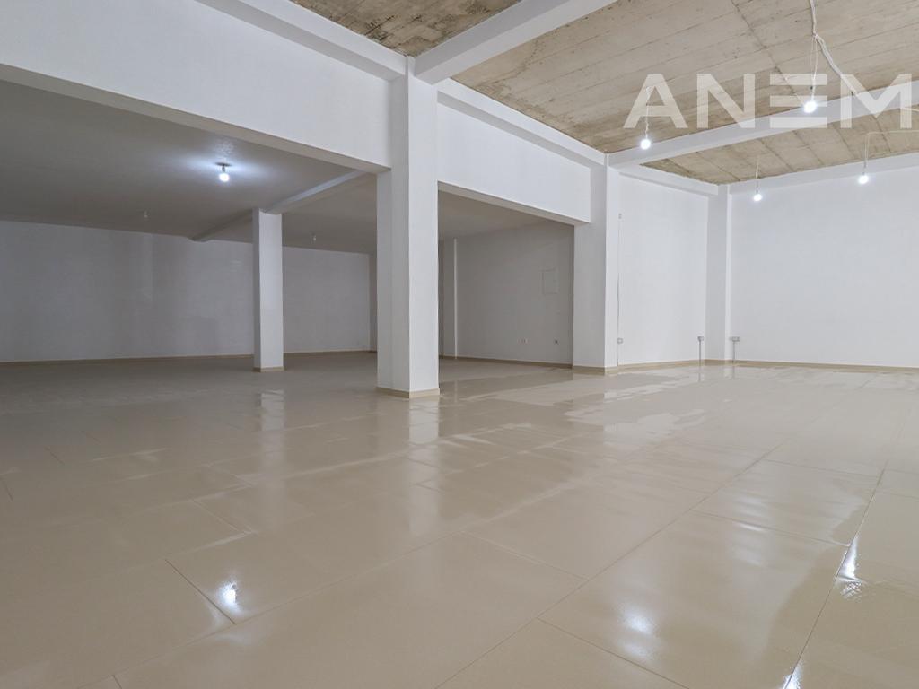 Objekt me qira 500m² në Taukbahçe