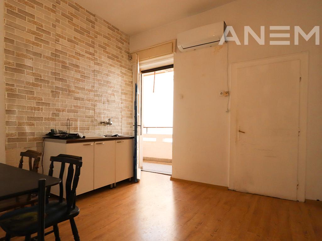 Office for rent with 3 workspaces in the Center