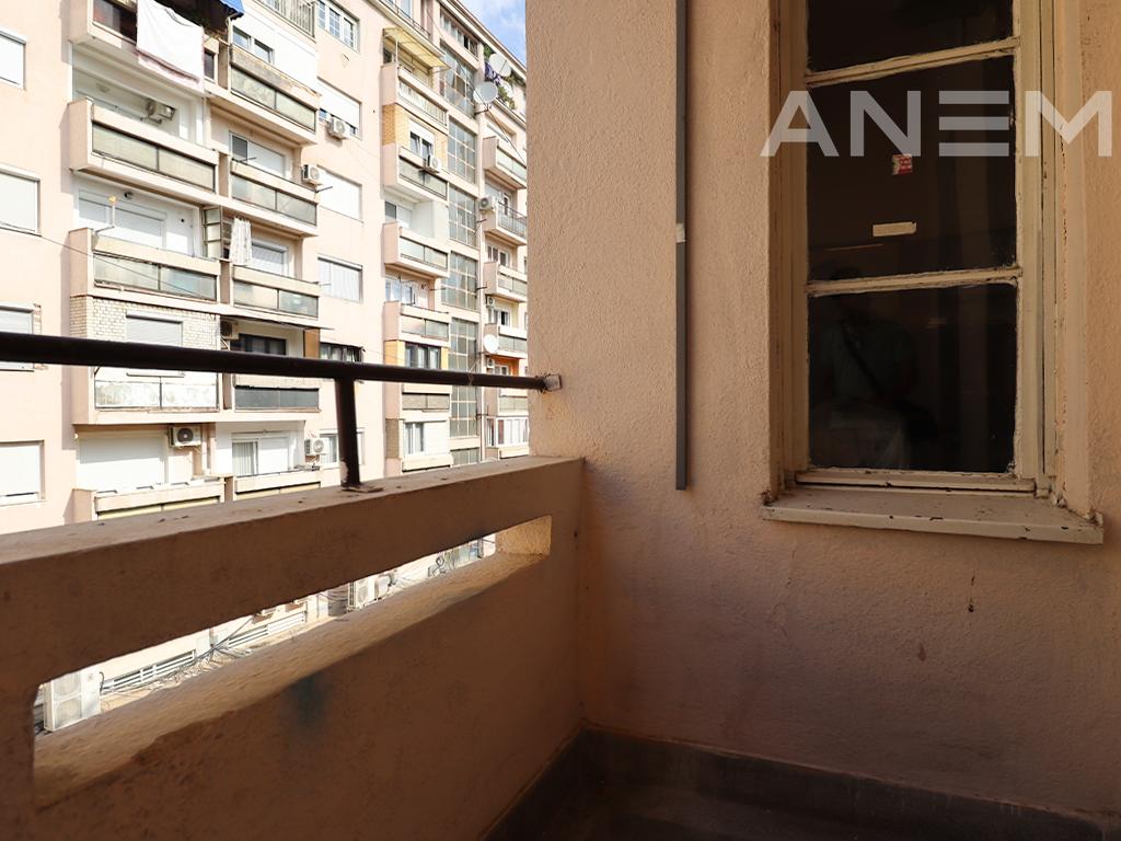 Office for rent with 3 workspaces in the Center