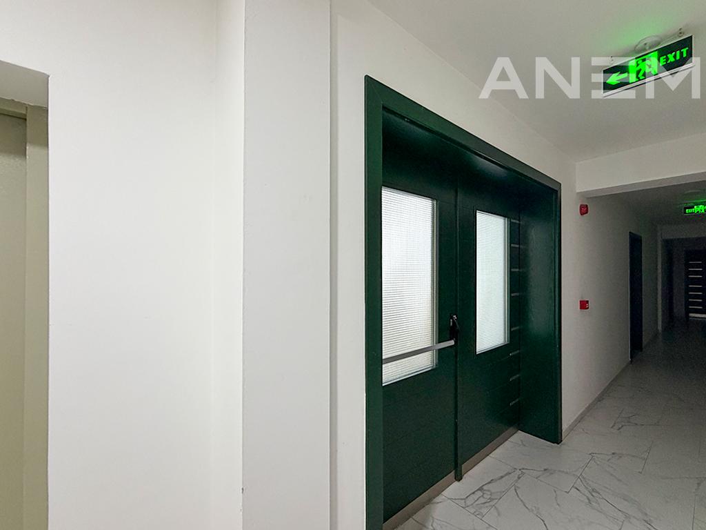 Zyre me qira 313m² në lagjen Mati 1