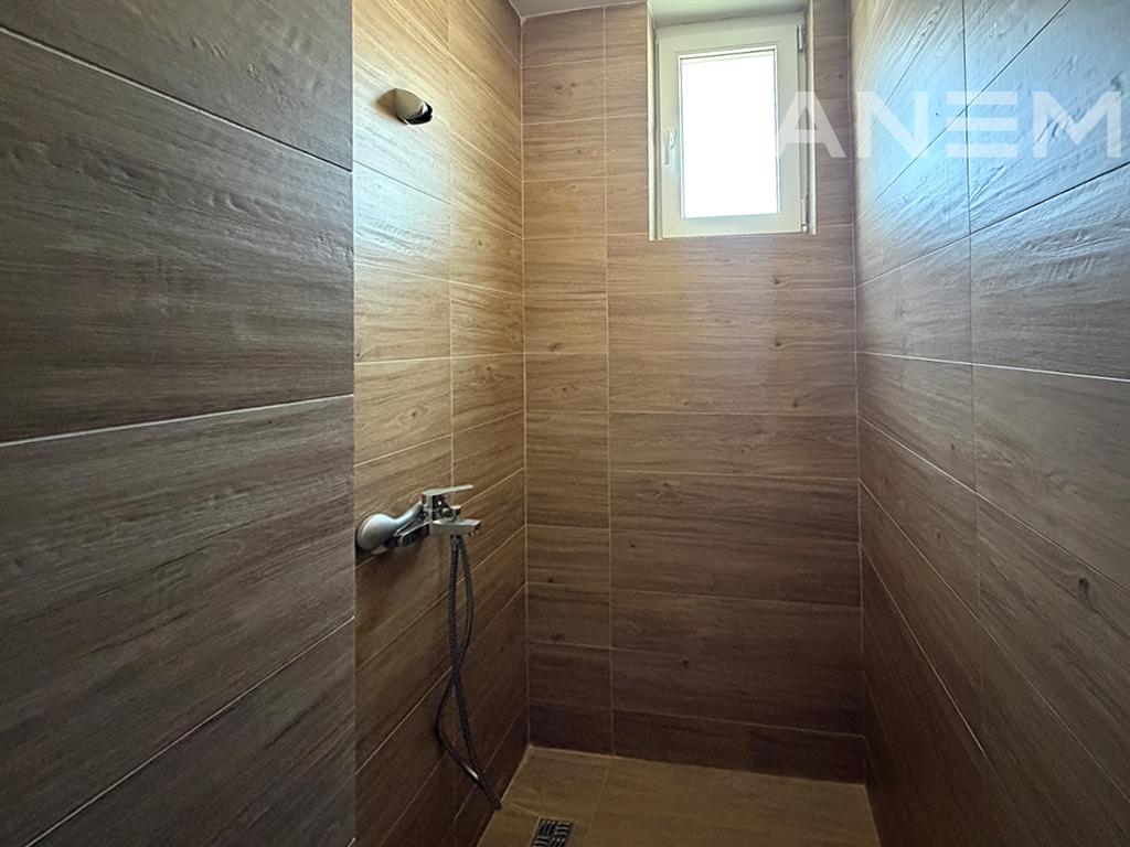 Zyre me qira 313m² në lagjen Mati 1