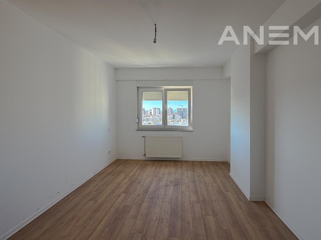 Zyre me qira 313m² në lagjen Mati 1
