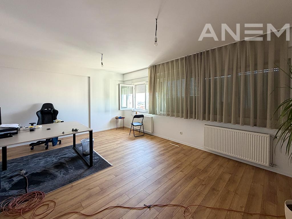 Zyre me qira 313m² në lagjen Mati 1