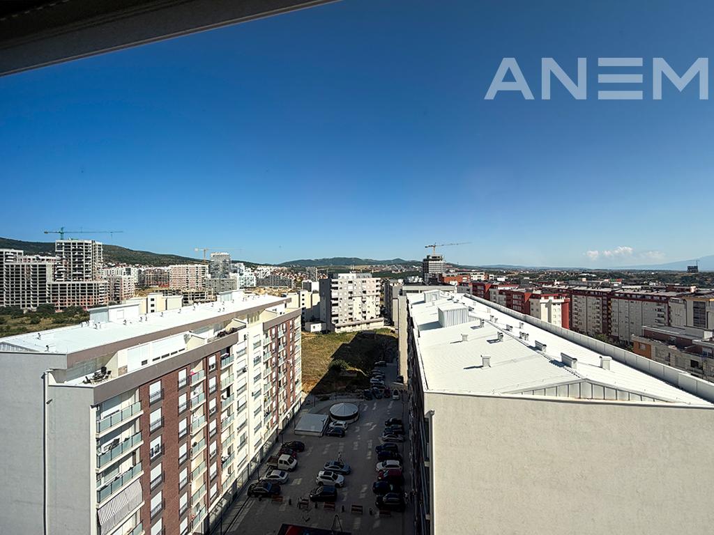 Zyre me qira 313m² në lagjen Mati 1