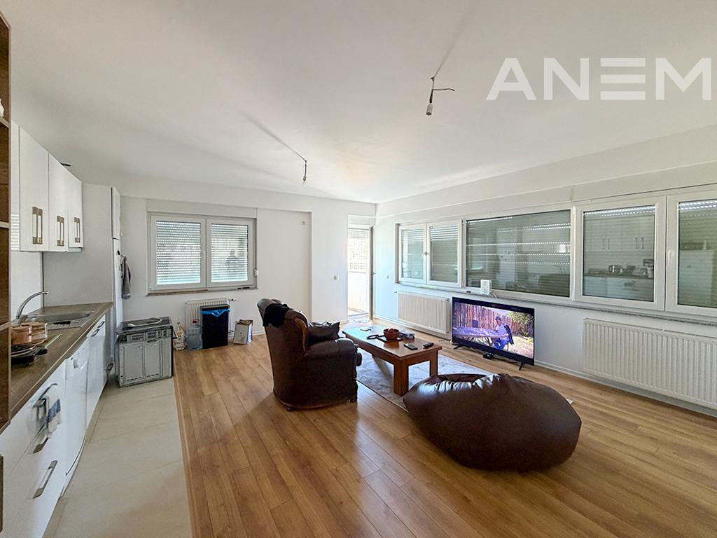 Zyre me qira 313m² në lagjen Mati 1