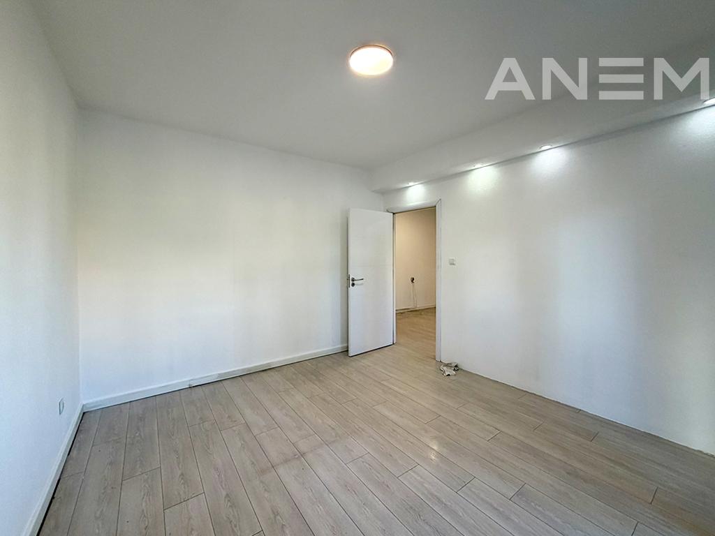 Zyre me qira me 3 hapësira pune në lagjen Ulpiana