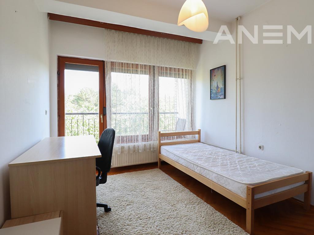 Banesë me qira me 3 dhoma gjumi në Ulpianë