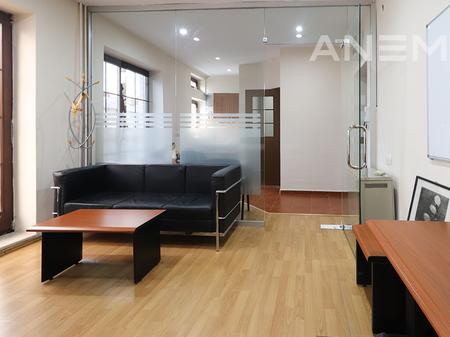 Zyre me qira me 2 hapësira pune në Qendër