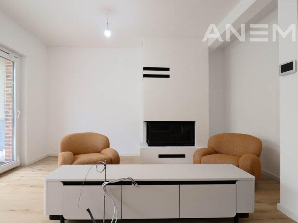 Shtëpi me qira me 4 dhoma gjumi në Marigona Hill