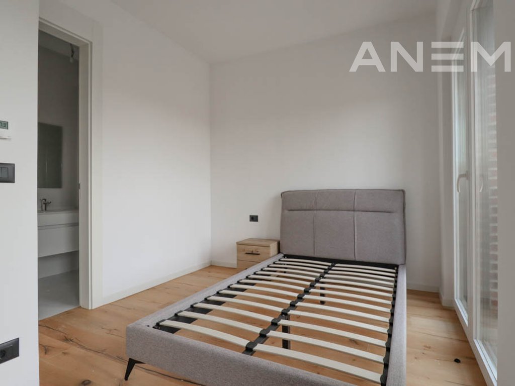 Shtëpi me qira me 4 dhoma gjumi në Marigona Hill