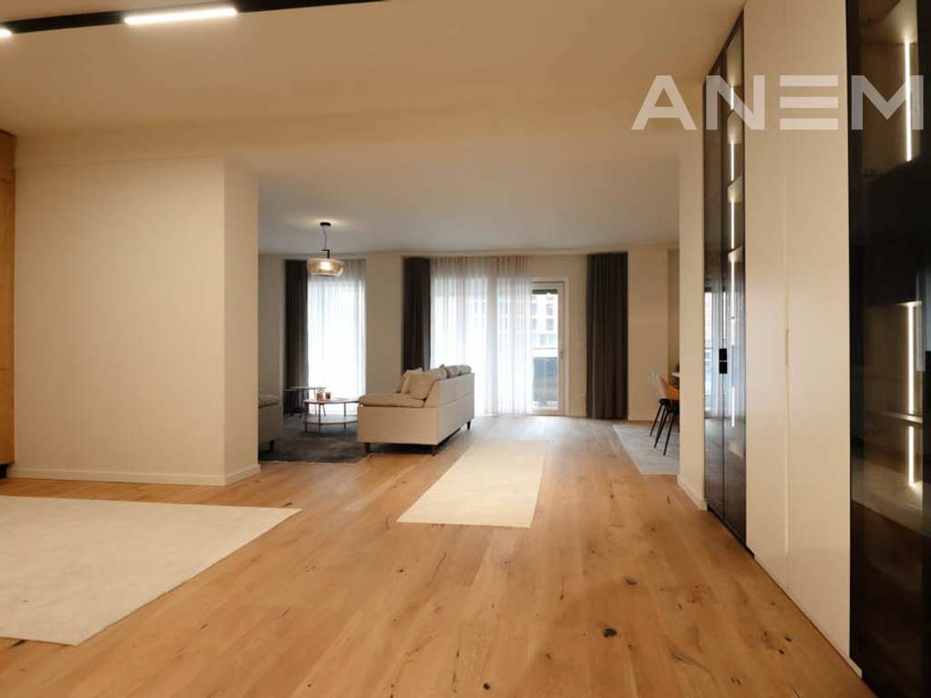 Banesë në shitje 221.75 m² te Prishtina e Re