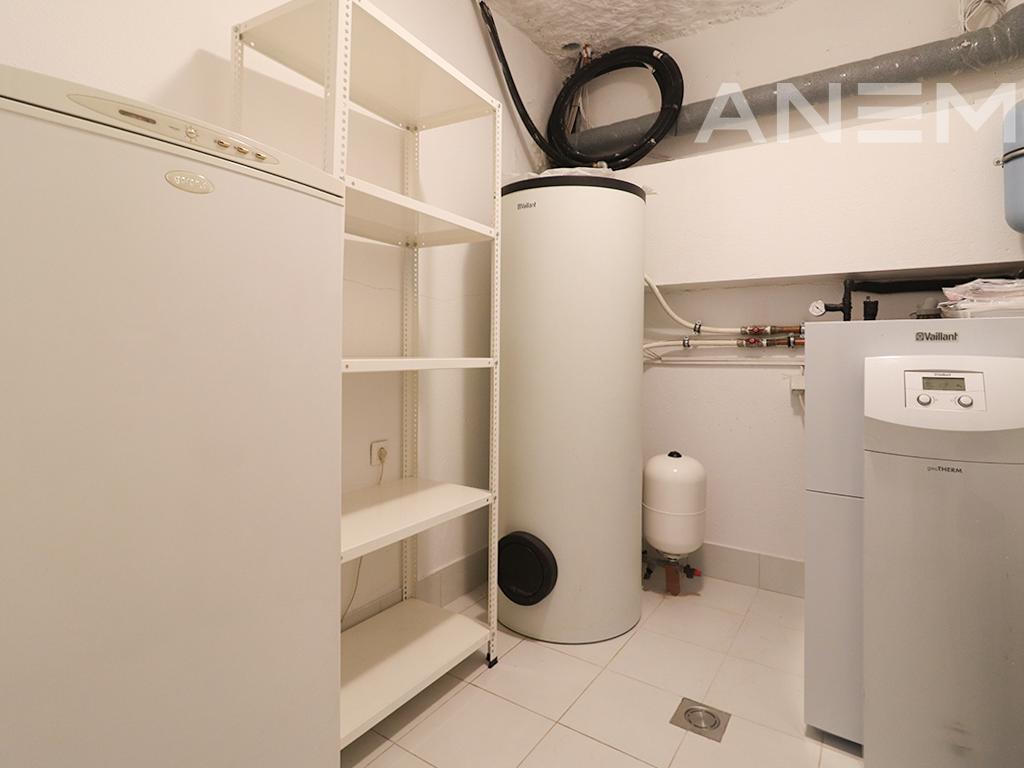 Shtëpi me qira me 4 dhoma gjumi në Fshatin Amerikan