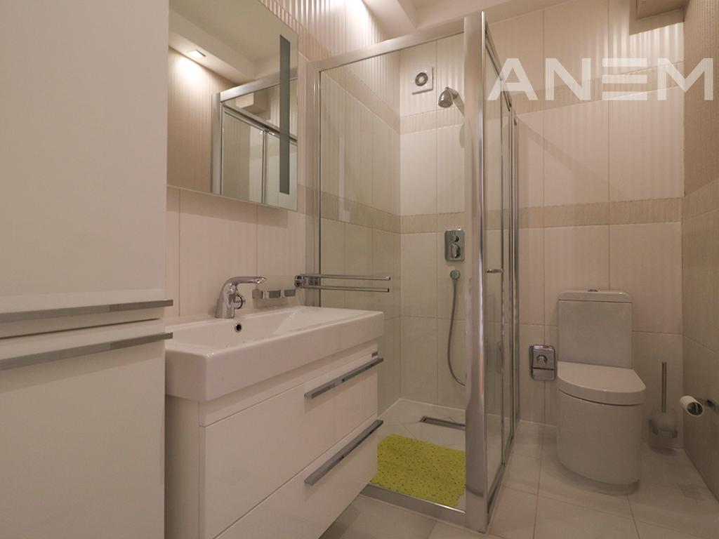 Shtëpi me qira me 4 dhoma gjumi në Fshatin Amerikan