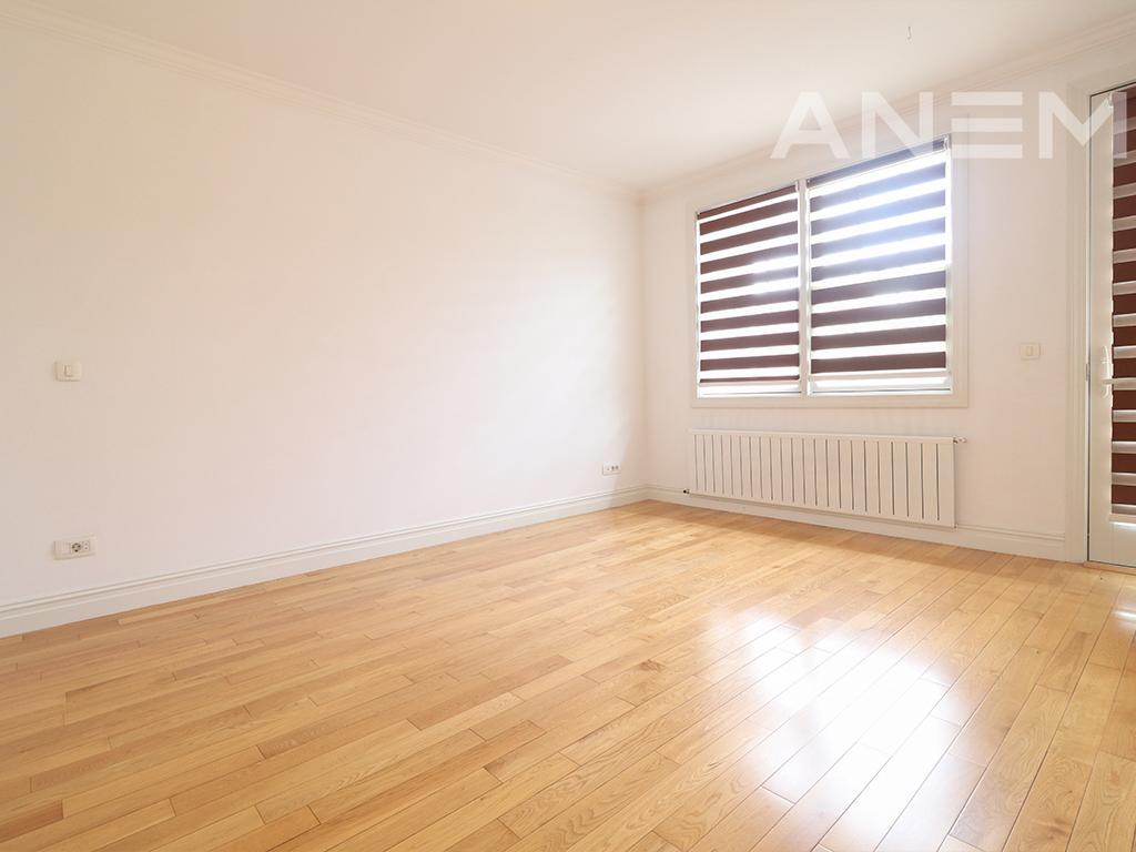 Shtëpi me qira me 4 dhoma gjumi në Fshatin Amerikan