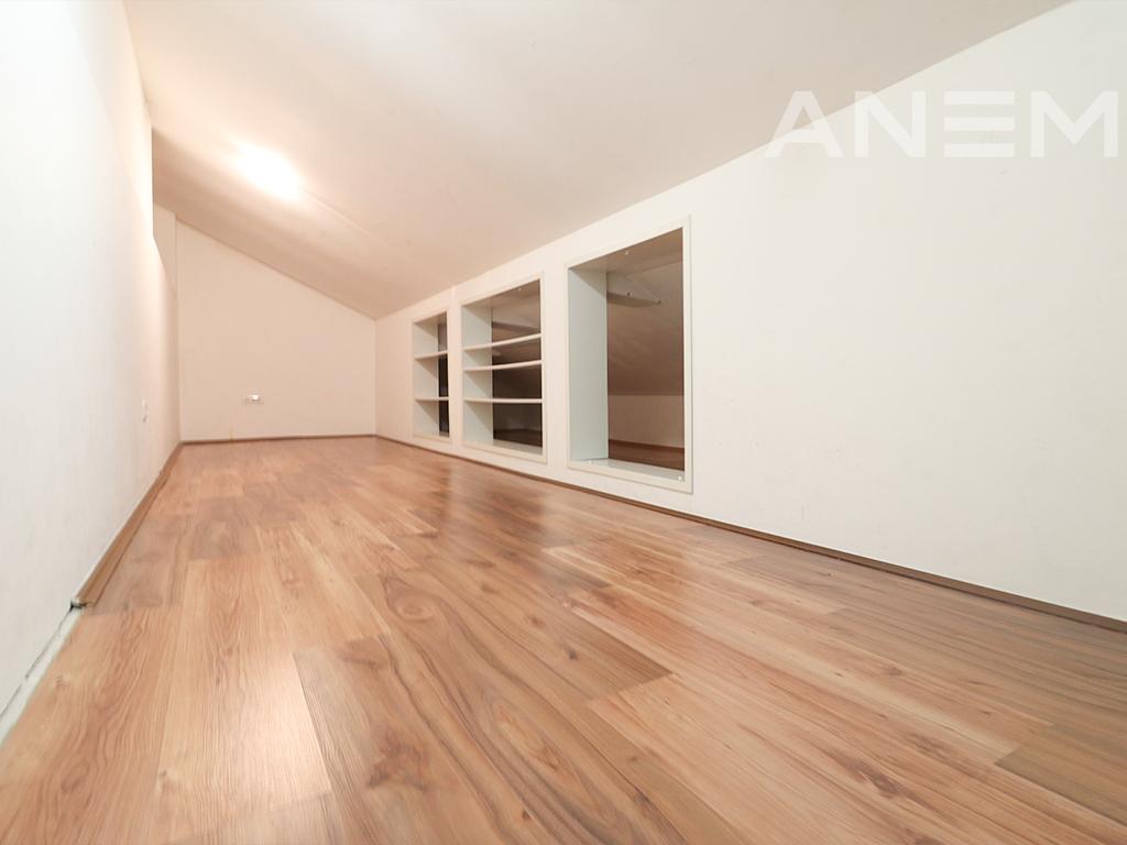 Shtëpi me qira me 4 dhoma gjumi në Fshatin Amerikan