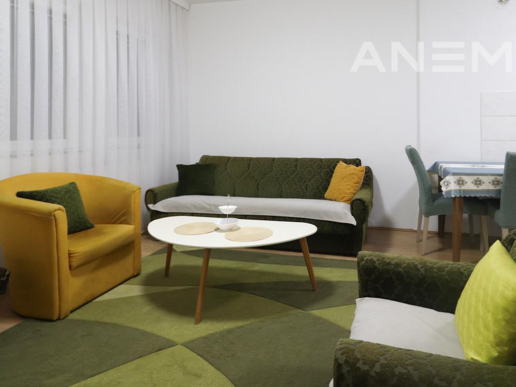 Banesë me qira me 3 dhoma gjumi në Qendër