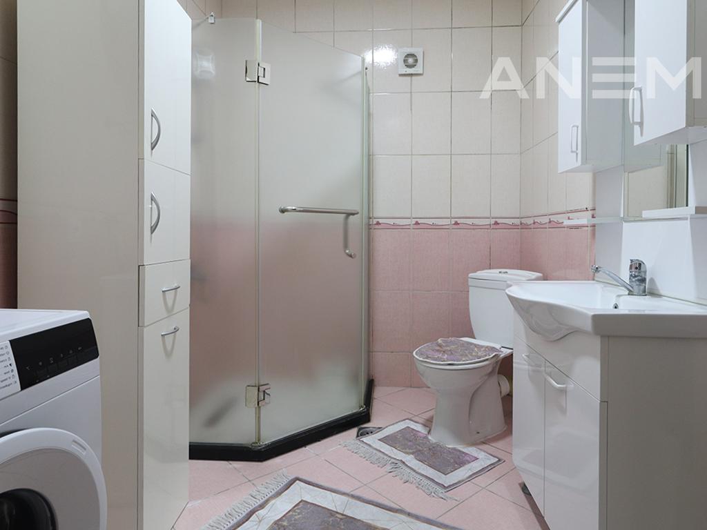 Banesë me qira me 3 dhoma gjumi në Qendër