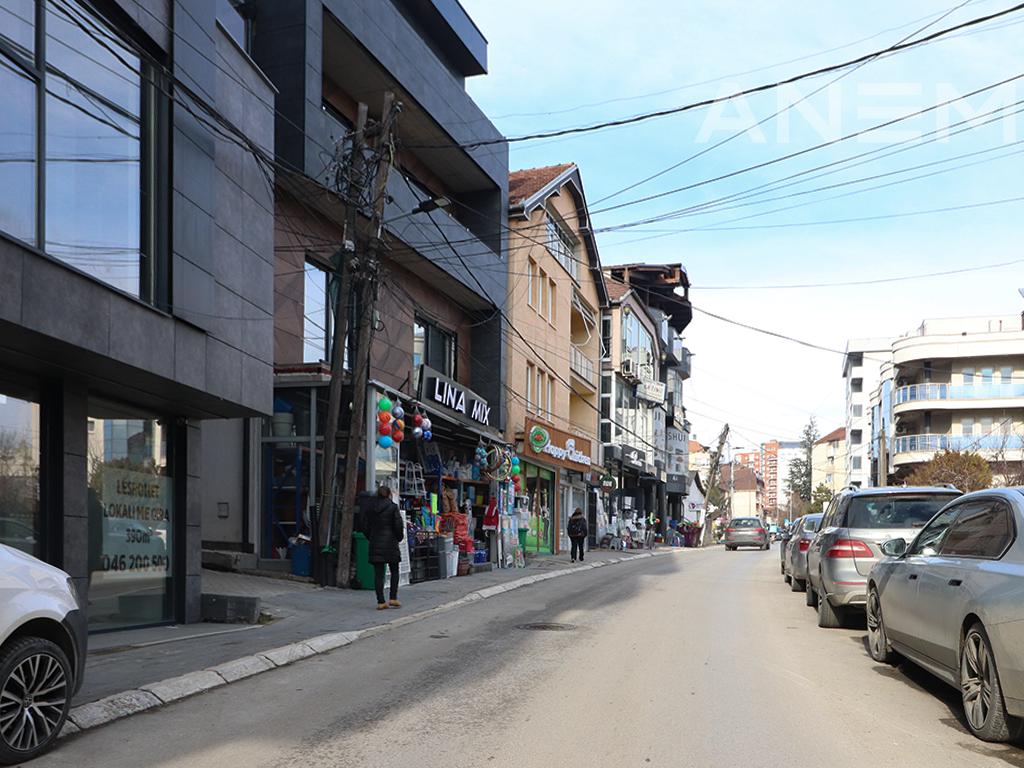 Objekt me qira 209.14m² në Breg të Diellit