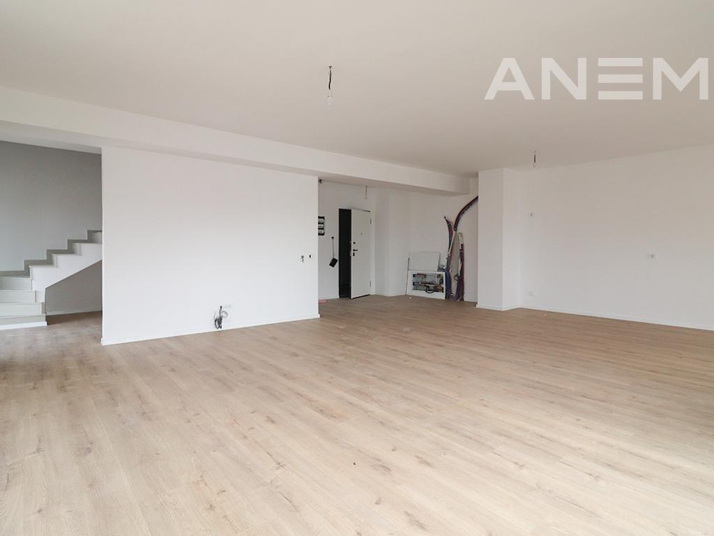 Duplex me qira me 3 dhoma gjumi në Lakrishtë