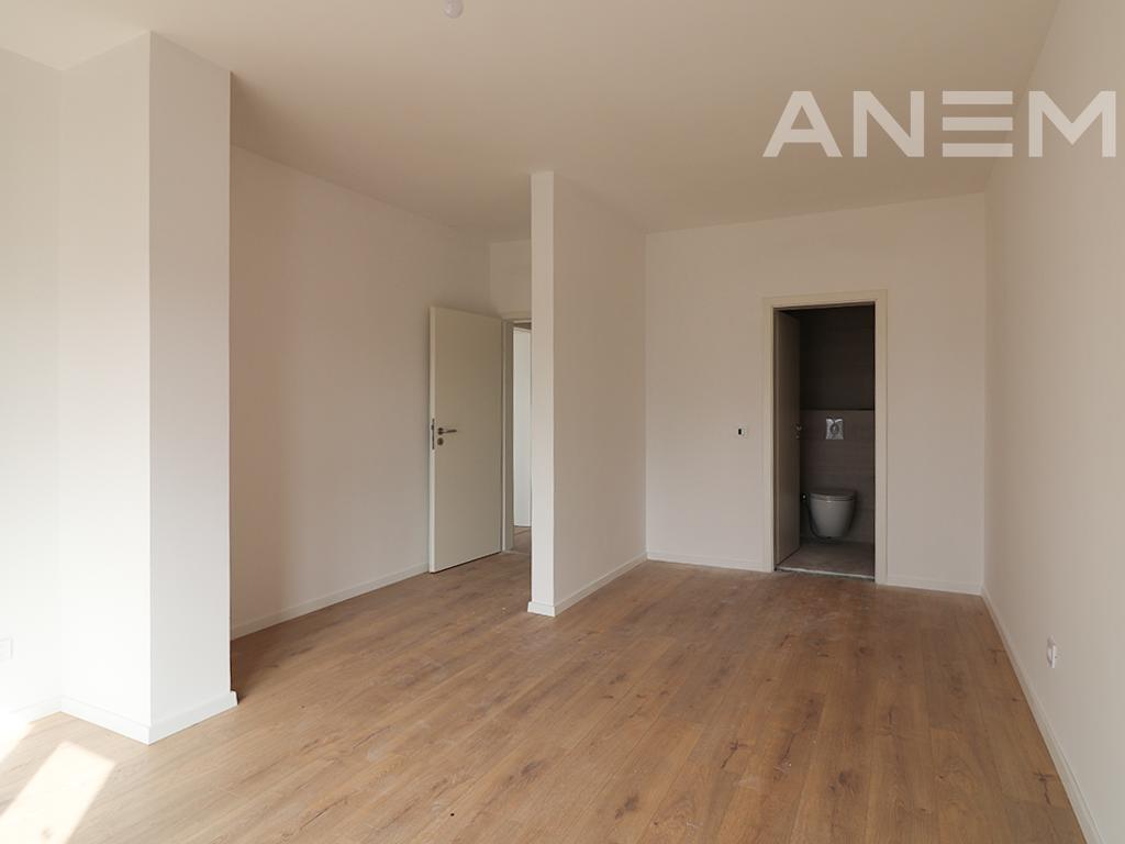 Duplex me qira me 3 dhoma gjumi në Lakrishtë