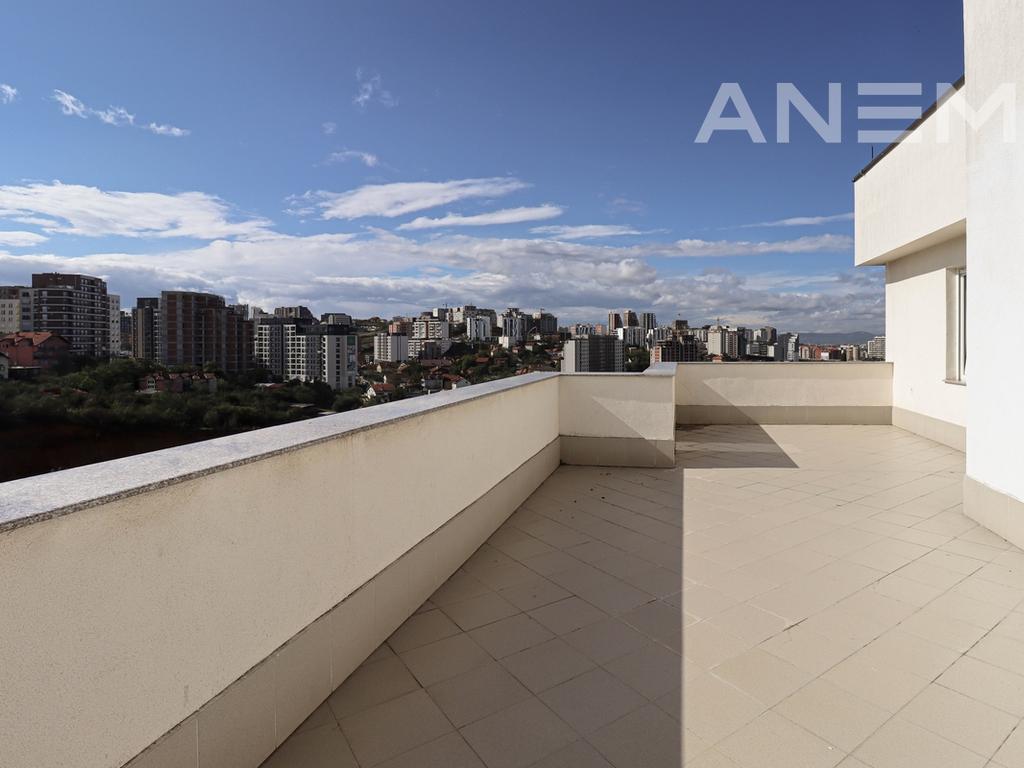 Penthouse me qira me 3 dhoma gjumi në Lagjen e Spitalit