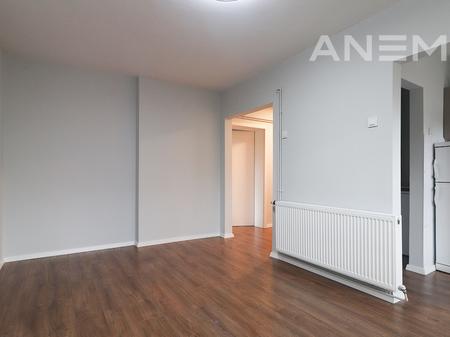 Banesë me qira me 3 dhoma gjumi në Qendër