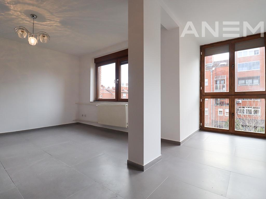 Zyre me qira me 1 hapësirë pune në Bregun e Diellit