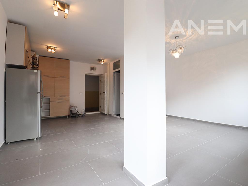 Zyre me qira me 1 hapësirë pune në Bregun e Diellit