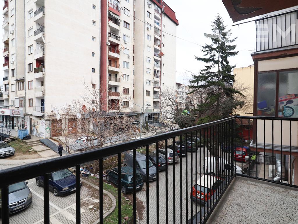 Banesë me qira me 3 dhoma gjumi në Qendër