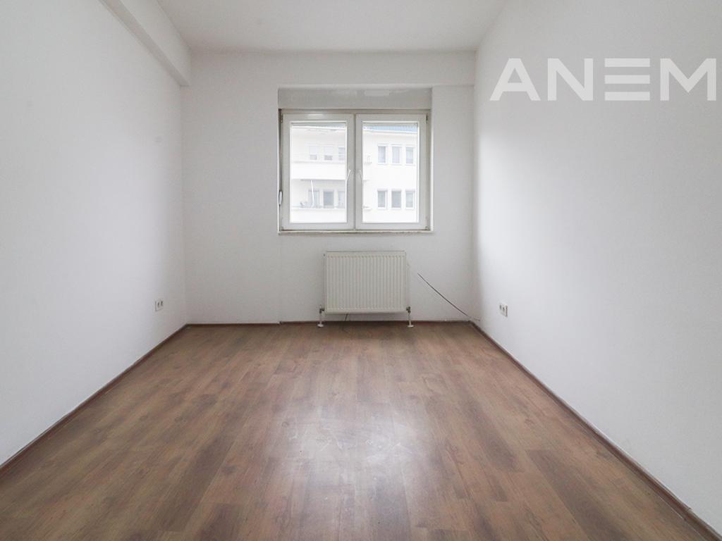 Zyre me qira me 3 hapësira pune te Qafa