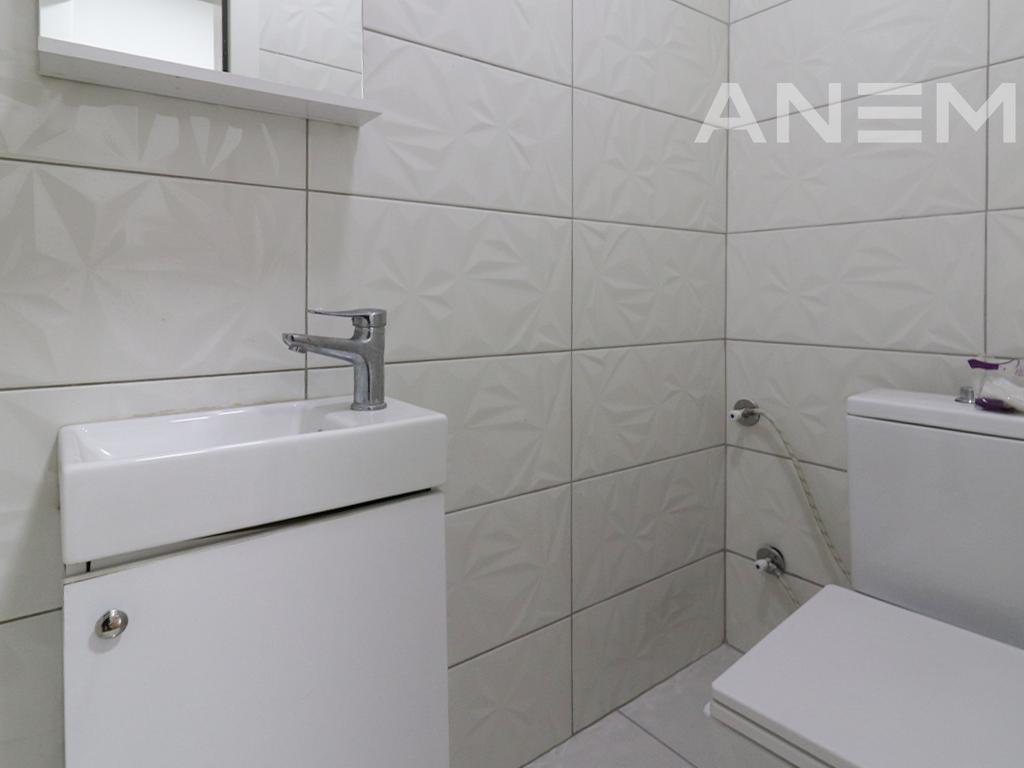 Zyre me qira me 3 hapësira pune te Qafa