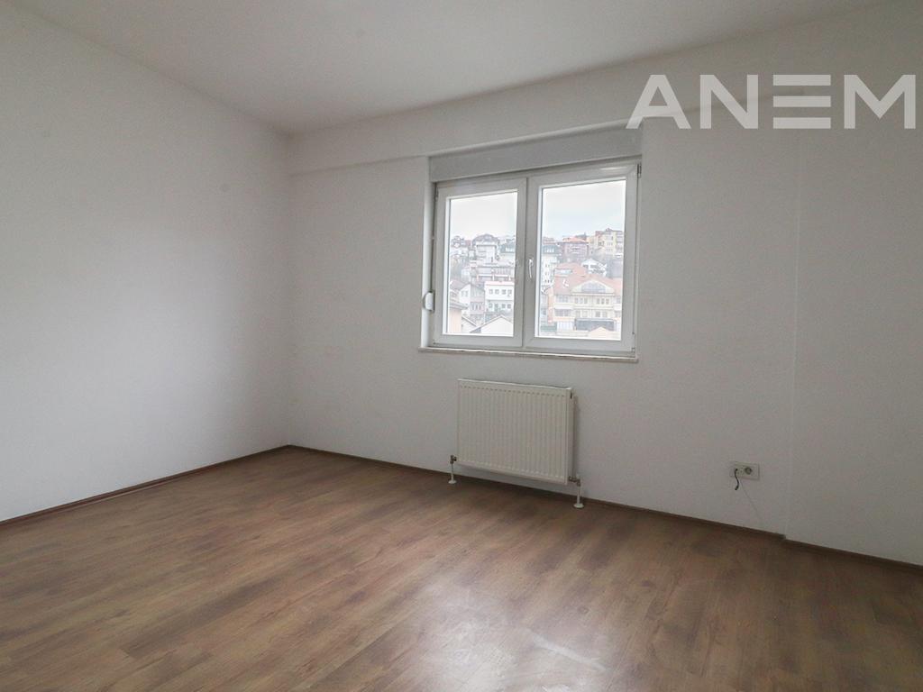 Zyre me qira me 3 hapësira pune te Qafa