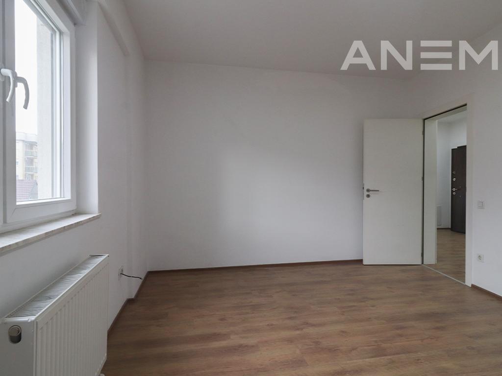 Zyre me qira me 3 hapësira pune te Qafa