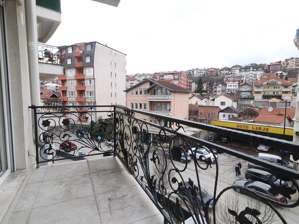 Zyre me qira me 3 hapësira pune te Qafa