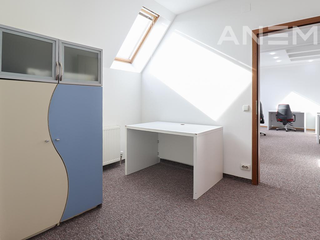 Zyre me qira me 4 hapësira pune në Bregun e Diellit