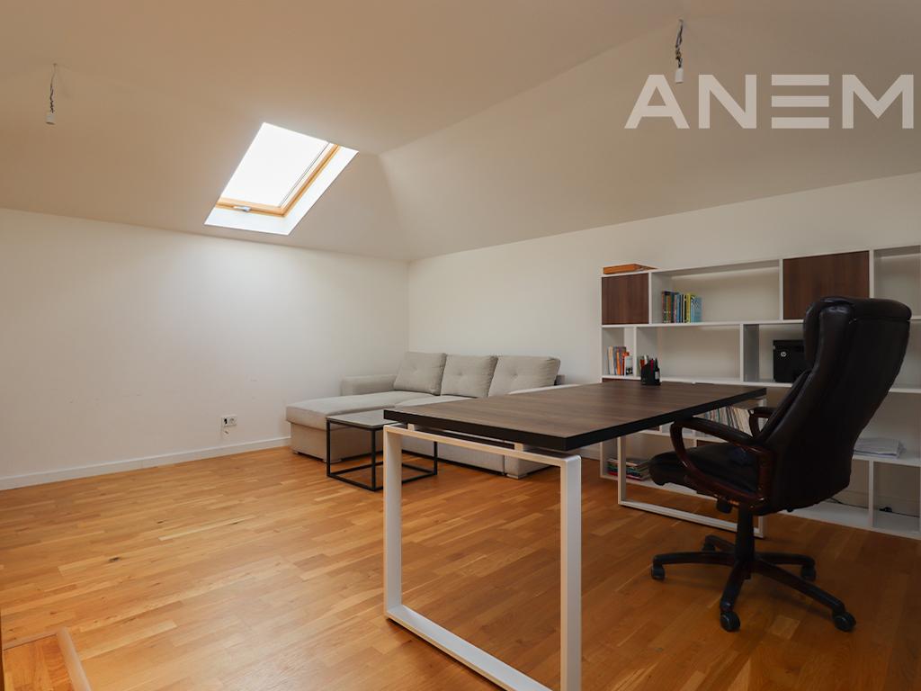 Shtëpi me qira me 3 dhoma gjumi në Royal Green Residence