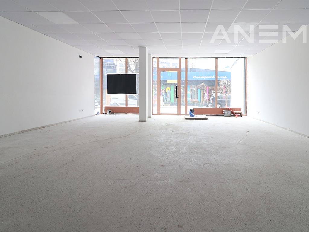 Lokal me qira 500m² në Pejton