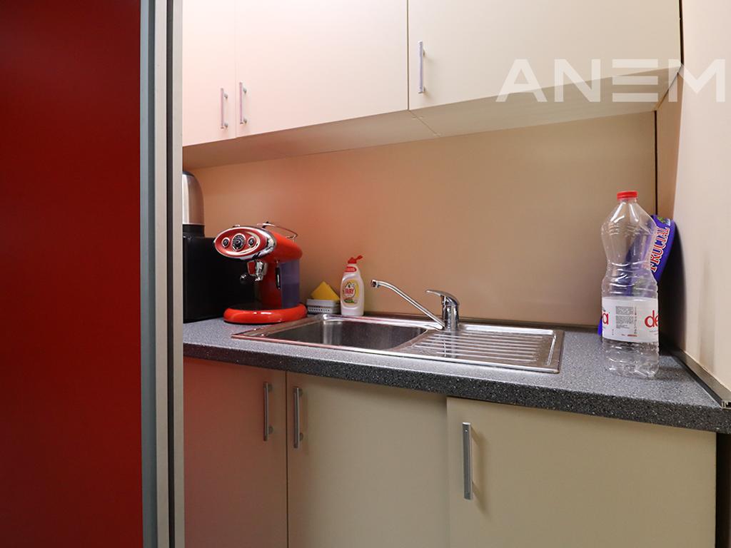 Zyre me qira me 5 hapësira pune në Ulpianë