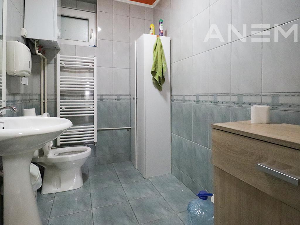 Zyre me qira me 5 hapësira pune në Ulpianë