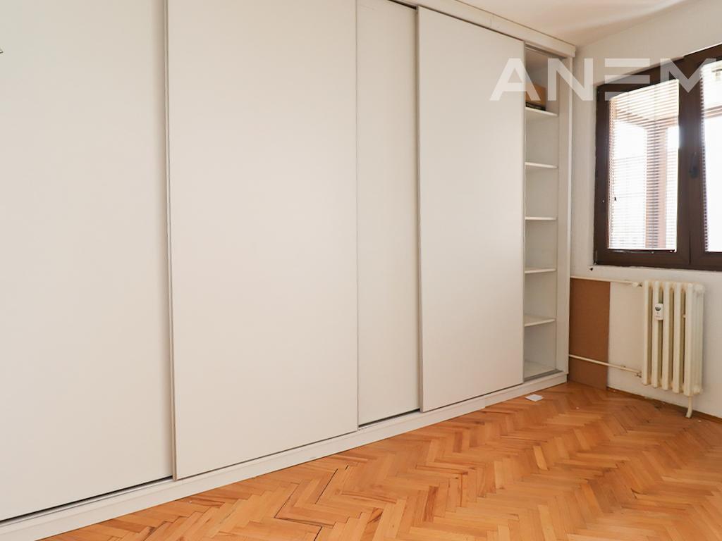 Zyre me qira me 5 hapësira pune në Pejton