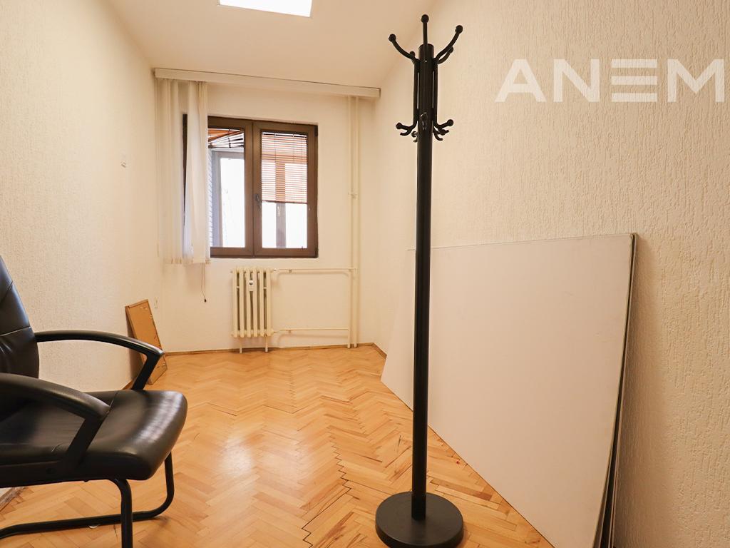 Zyre me qira me 5 hapësira pune në Pejton