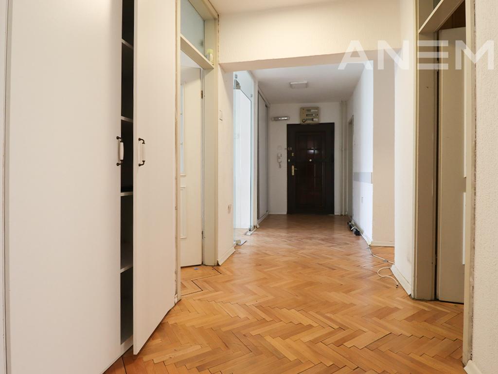 Zyre me qira me 5 hapësira pune në Pejton