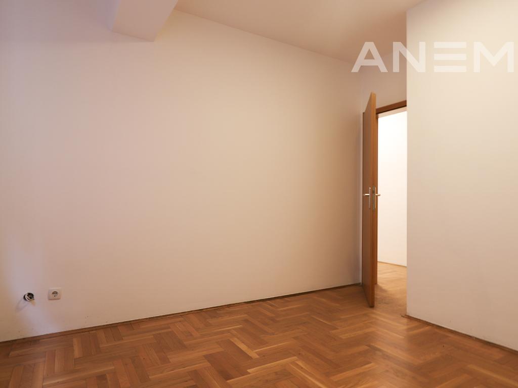 Zyre me qira me 3 hapësira pune në Kalabri