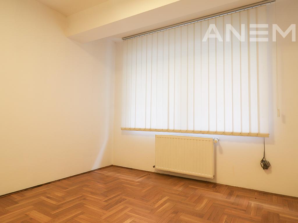 Zyre me qira me 3 hapësira pune në Kalabri