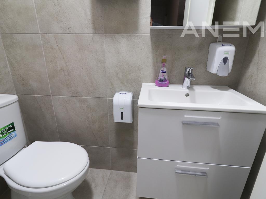 Zyre me qira me 3 hapësira pune në Kalabri