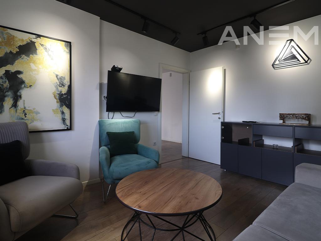 Zyre me qira me 3 hapësira pune në Kalabri