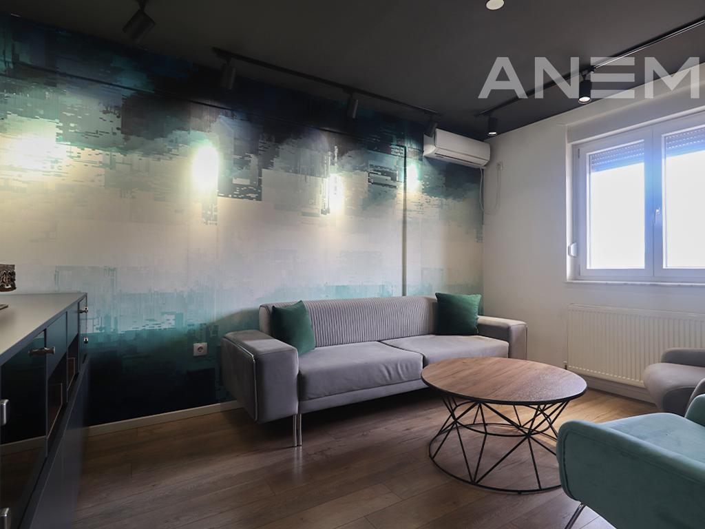 Zyre me qira me 3 hapësira pune në Kalabri